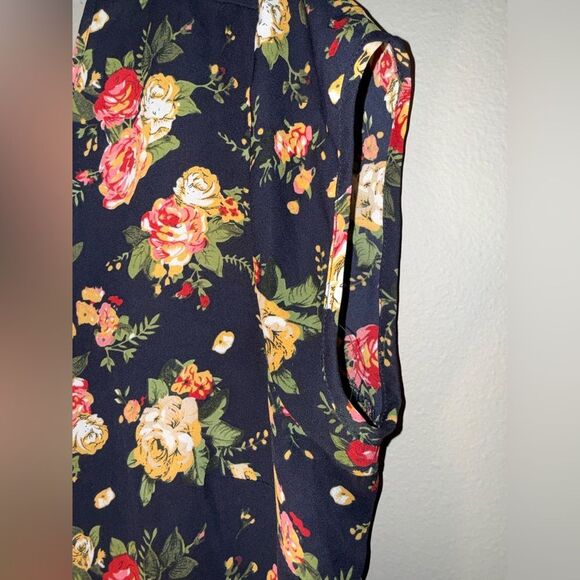 DR2 Navy Floral V-Neck Short Sleeve Blouse Large #724 - Picture 3 of 7